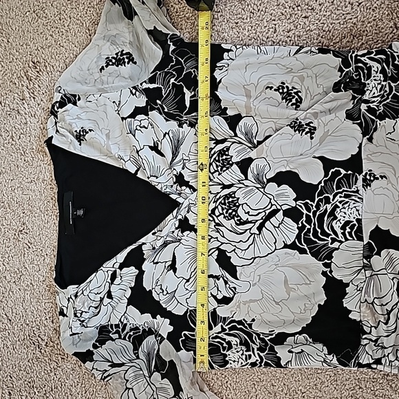 White House Black Market Black and White Floral Blouse - Picture 5 of 5